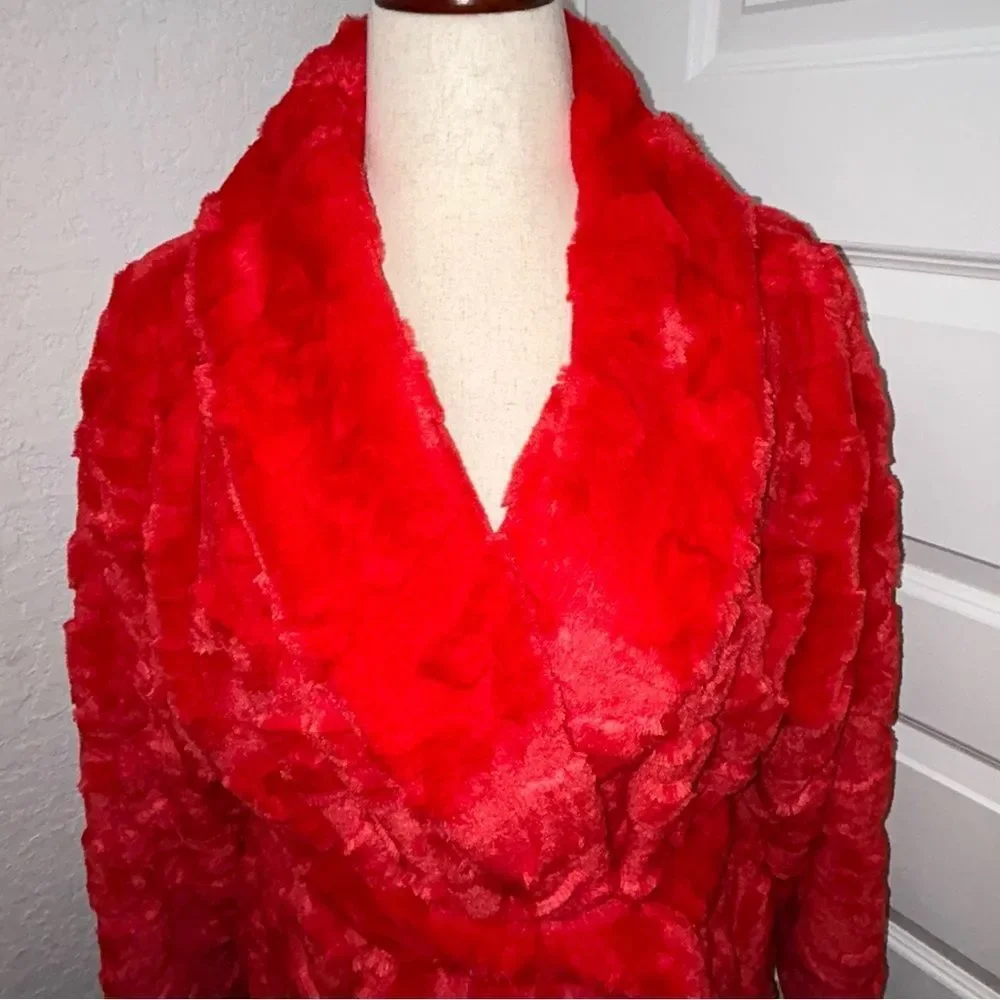 New, PINK Victoria’s Secret Jacquard Fuzzy Soft Short Robe